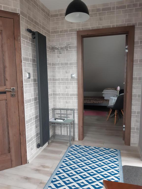 Ένα ή περισσότερα κρεβάτια σε δωμάτιο στο Mały Apartamencik Teo
