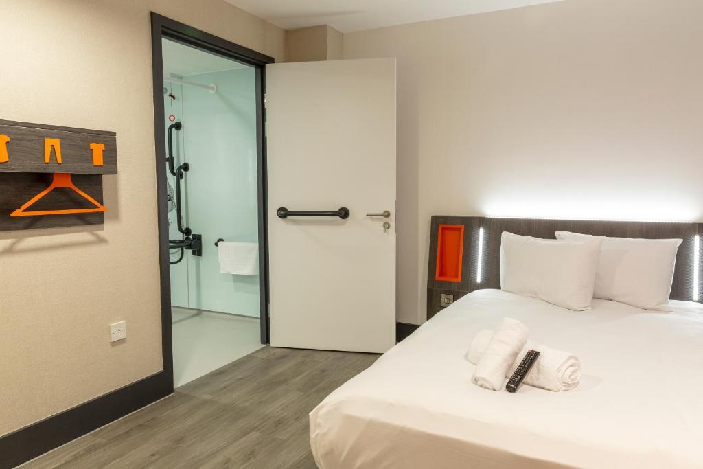 Easyhotel Reading - Chambre Double - Accès Personnes Handicapées