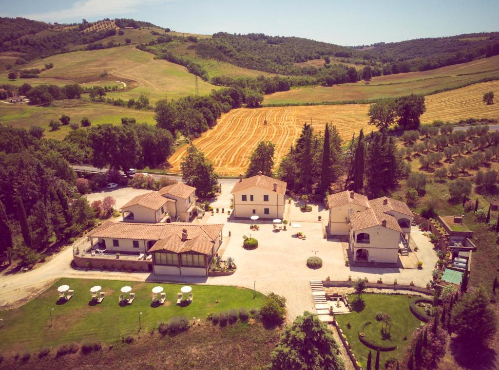 an aerial view of a large house in a field at Hotel La Fonte Del Cerro in Saturnia