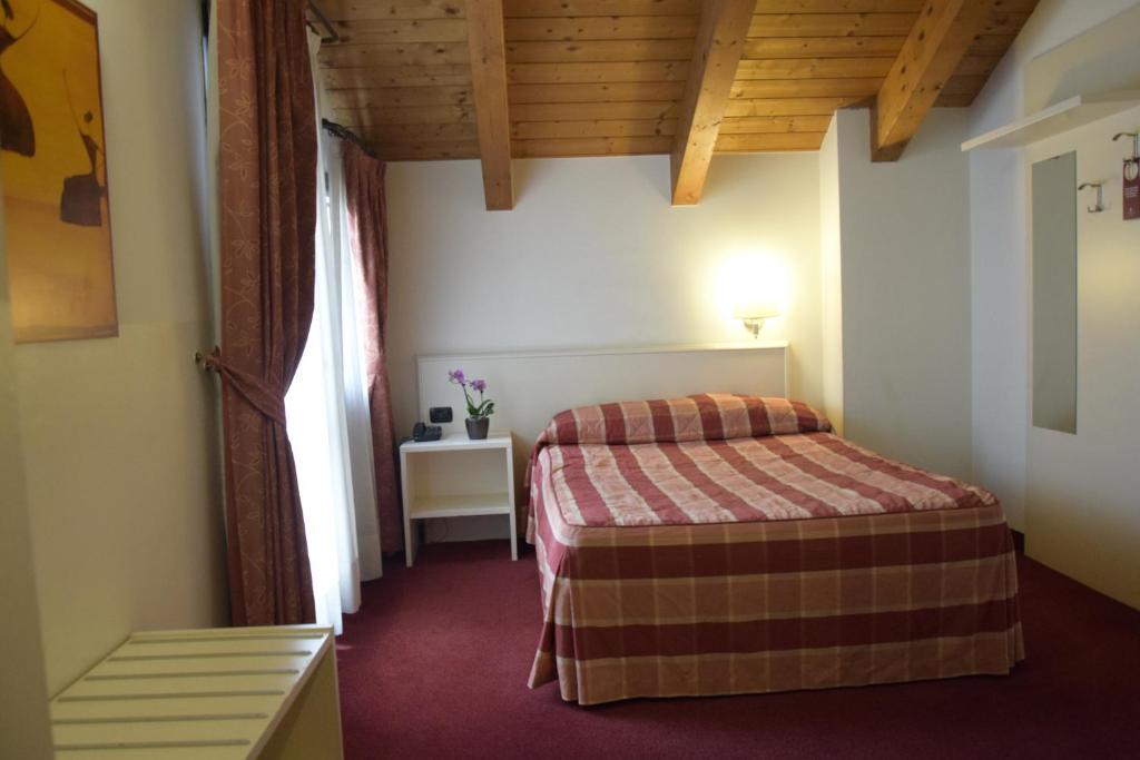 Postel nebo postele na pokoji v ubytování Hotel Gallia