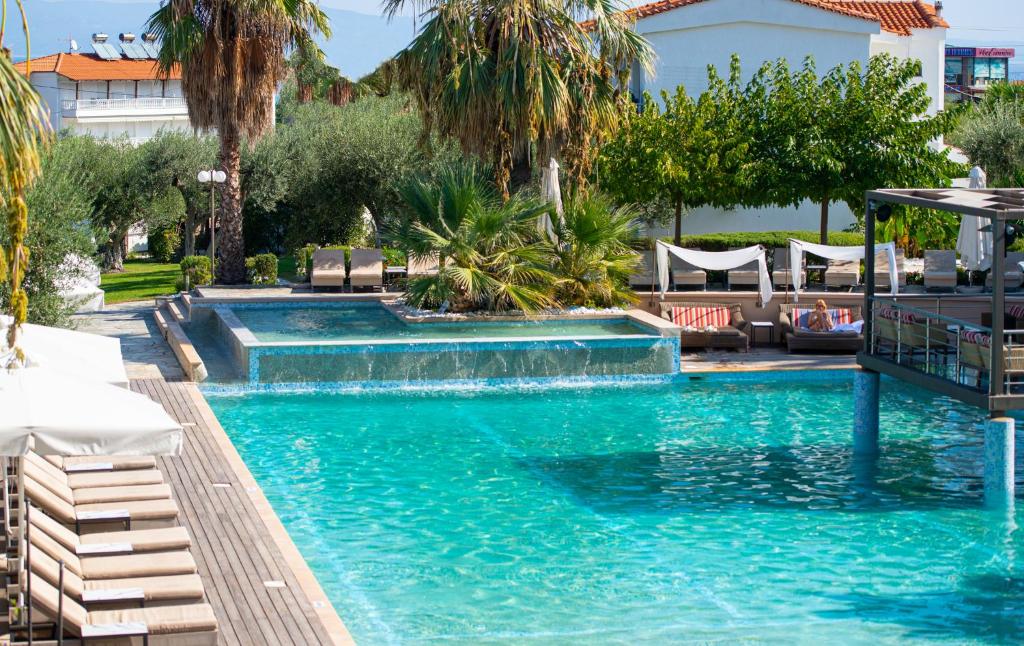 The swimming pool at or close to Flegra Palace