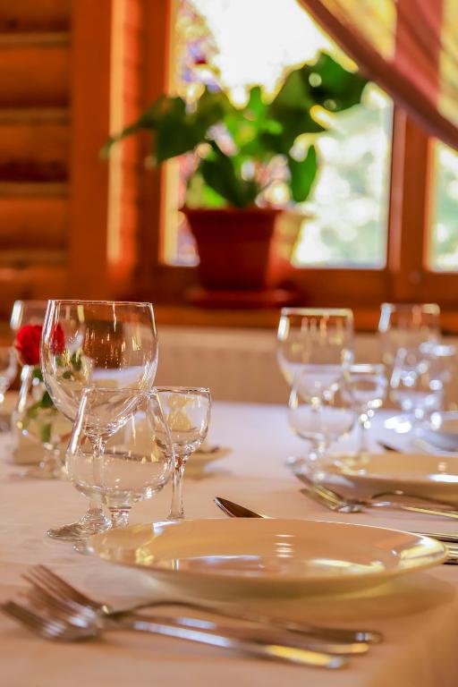 Nápoje v ubytování Erney Laz Hotel
