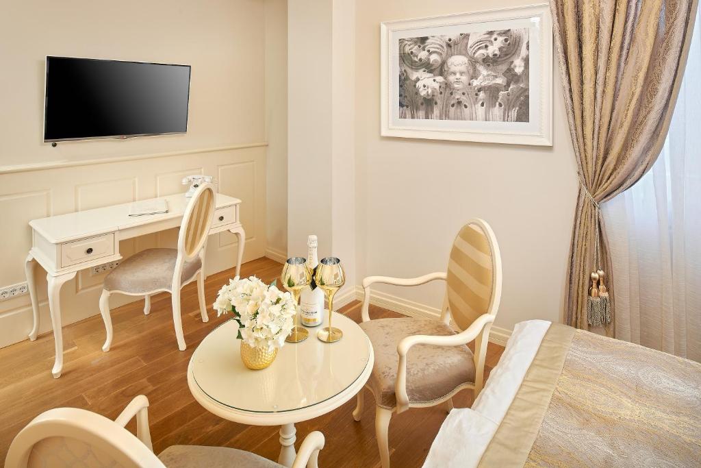 Piazza Heritage Hotel - 10