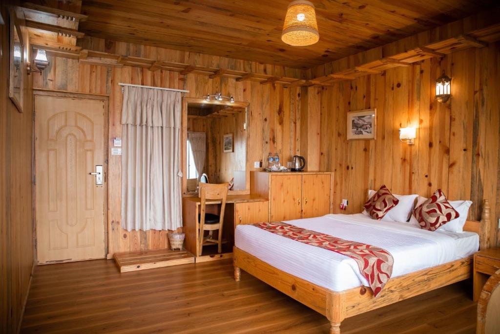 Postel nebo postele na pokoji v ubytování Himalayan Deurali Resort