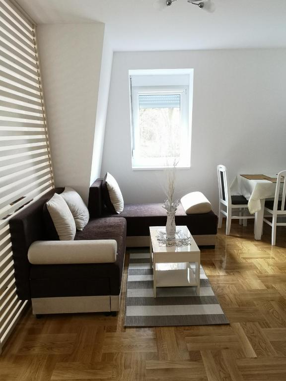 Apartman Downtown - One-Bedroom Apartment