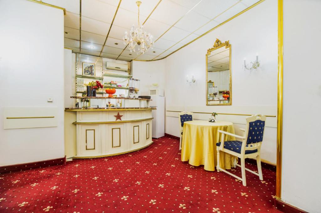 Hotel Carpati Imparatul Romanilor - Resim 4