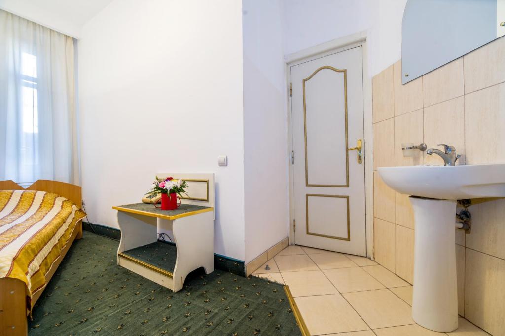 Hotel Carpati Imparatul Romanilor, București – Prețuri actualizate 2024