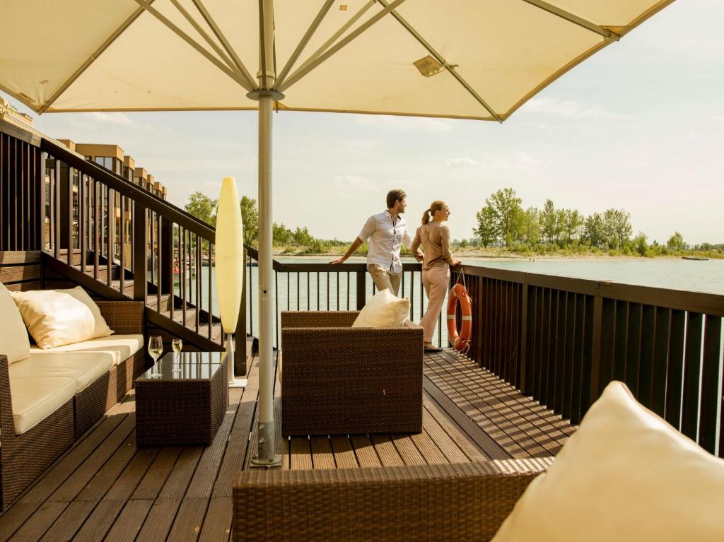 Balkón nebo terasa v ubytování St. Martins Therme & Lodge