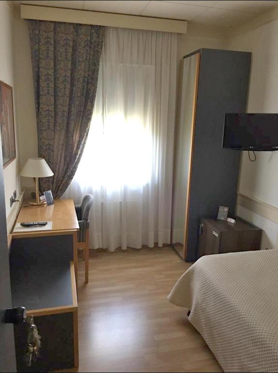 Mirabella Hotel - Single Room