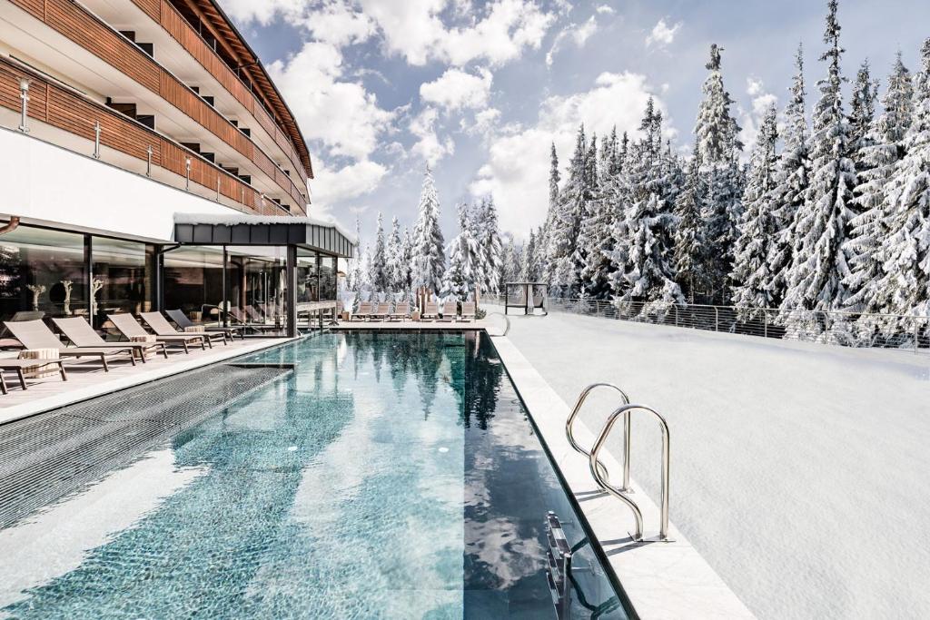 Bazén v ubytování Josef Mountain Resort nebo v jeho okolí
