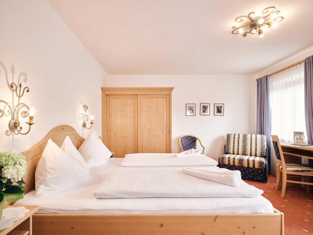 Postel nebo postele na pokoji v ubytování Hotel Blattlhof