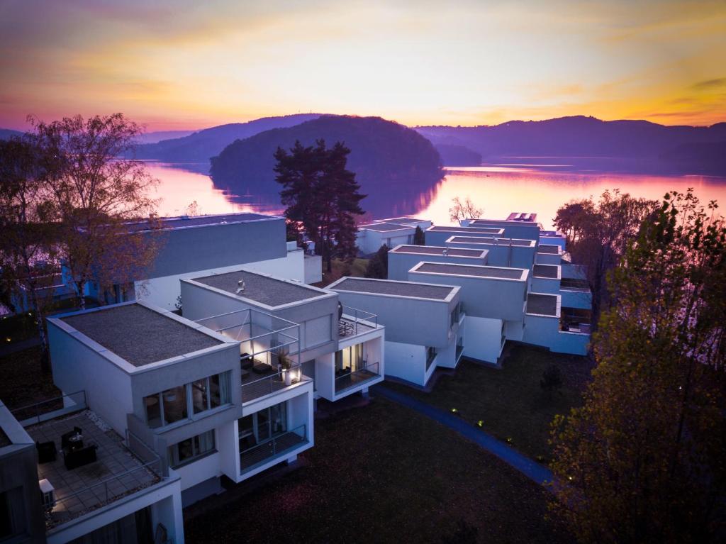 an aerial view of a white house with a lake at Apartment Słoneczny Gródek 51 in Gródek Nad Dunajcem