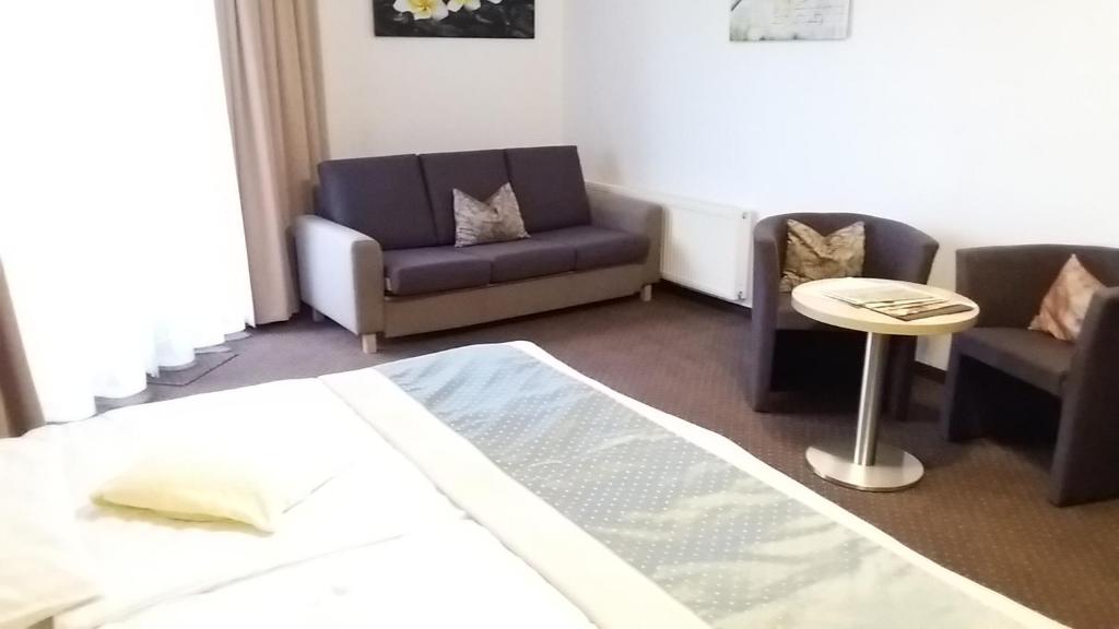 Land-gut-Hotel Zum alten Forsthaus - Aufladestation für Elektroautos - Triple Chambre