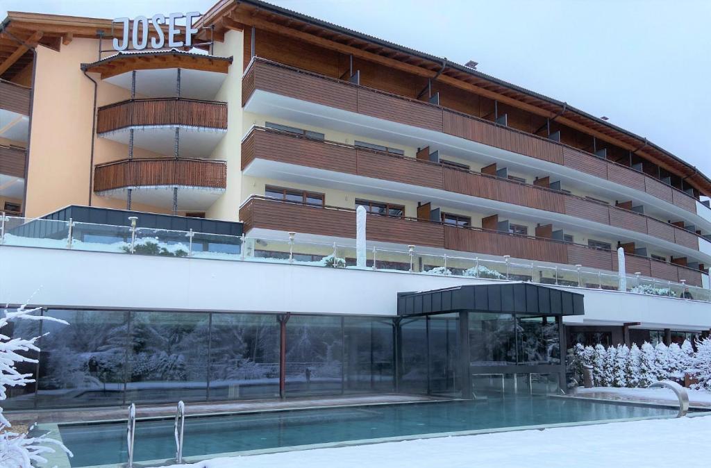 Bazén v ubytování Josef Mountain Resort nebo v jeho okolí
