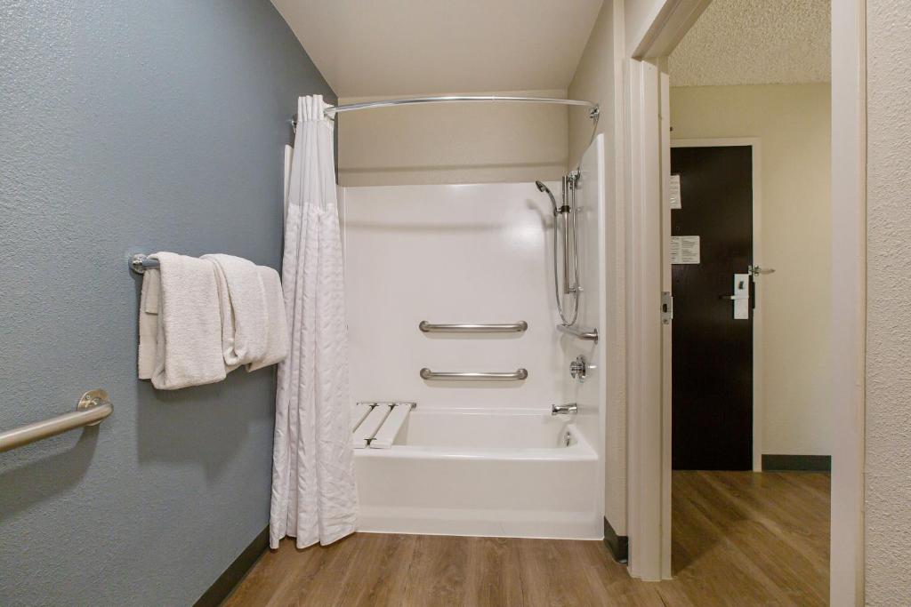 Extended Stay America Premier Suites - Union City - Dyer St photo