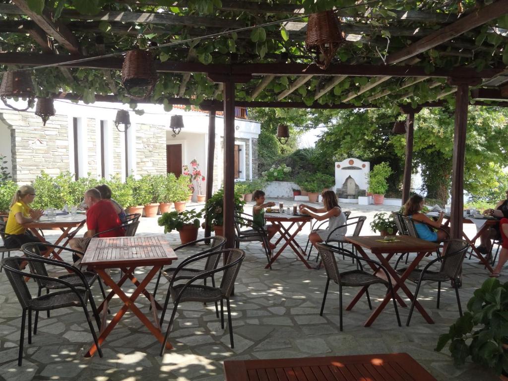 Restaurace v ubytování Villa Enallaxis