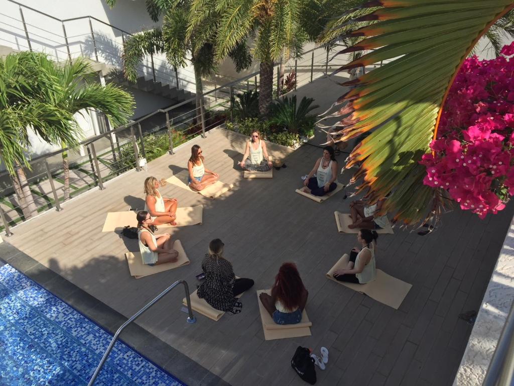 Ocean Z Boutique Hotelの敷地内または近くにあるプール