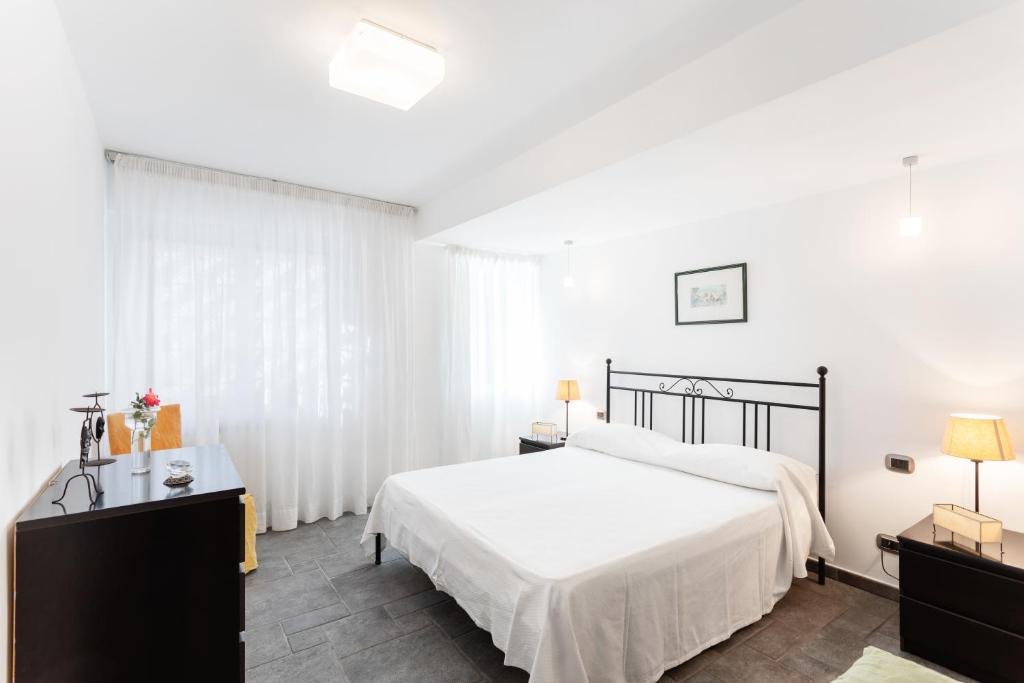 Łóżko lub łóżka w pokoju w obiekcie Penelope Seaview Apartment
