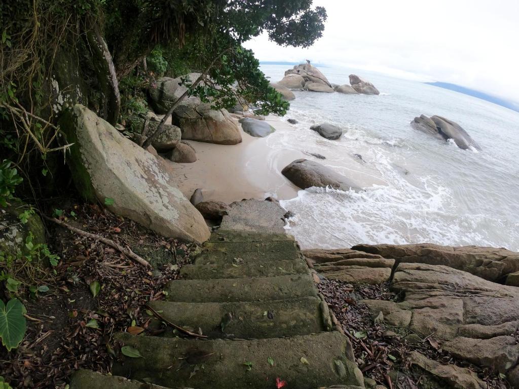  Duplex pé na areia com vista para o mar