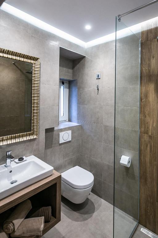 Koupelna v ubytování Teatro Suite & Rooms