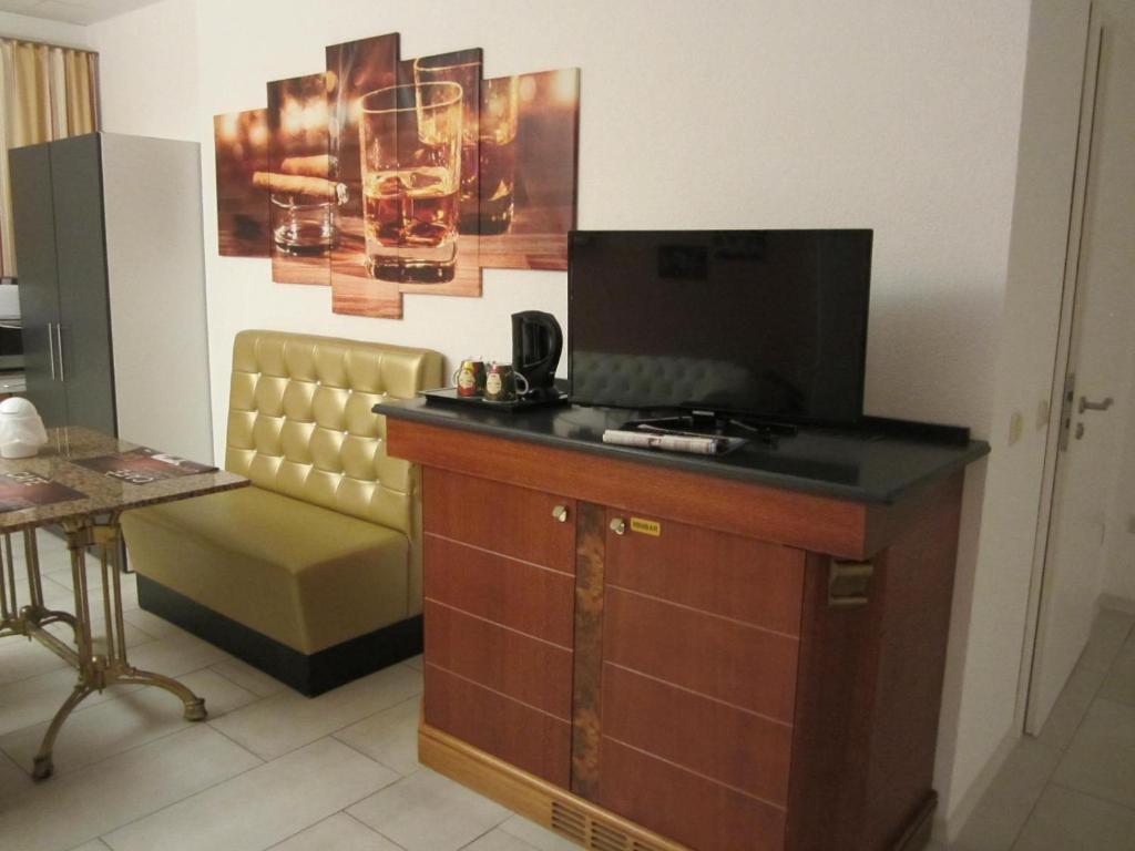 TV a/nebo společenská místnost v ubytování Boardinghouse Wittenberg