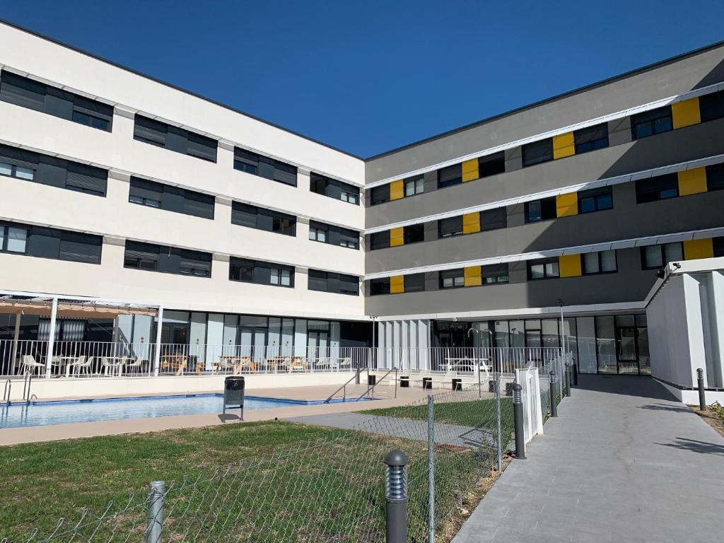 The swimming pool at or close to Residencia Universitaria Resa Campus Málaga