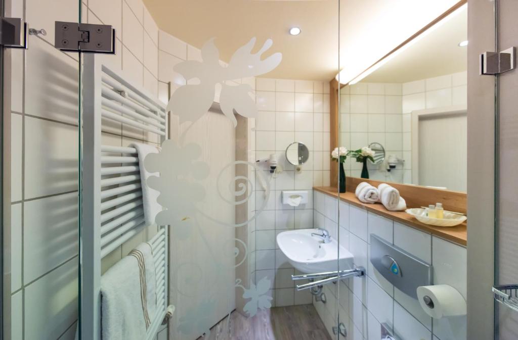 Koupelna v ubytování Akzent Waldhotel Rheingau