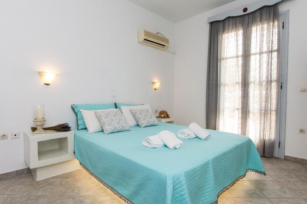 A bed or beds in a room at Studios Strouvalis