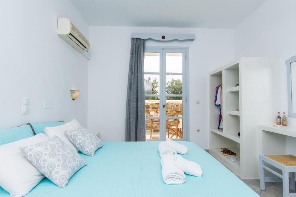 A bed or beds in a room at Studios Strouvalis