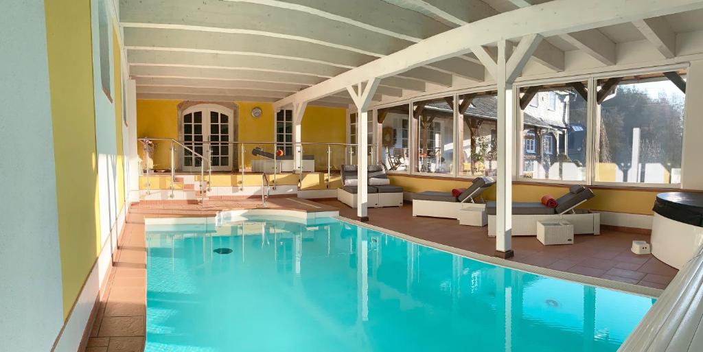 a large swimming pool in a hotel lobby at Ferienwohnung Schultheiß in Remptendorf