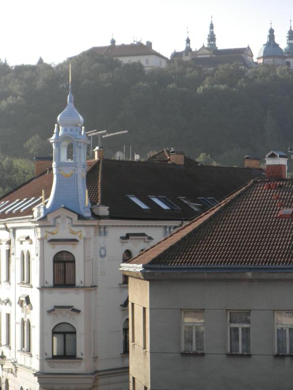 Nespecifikovaný výhled na hory nebo výhled na hory při pohledu z penzionu