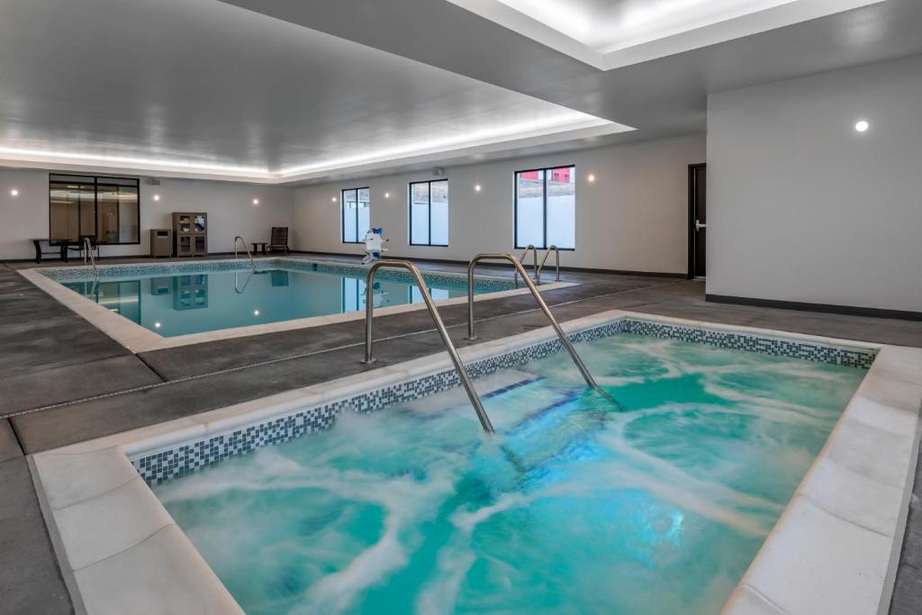 Bazén v ubytování Hyatt Place Anchorage-Midtown nebo v jeho okolí