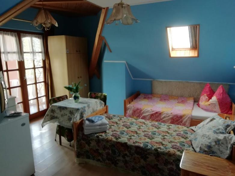 A bed or beds in a room at Ilona Kis Kastély Panzió