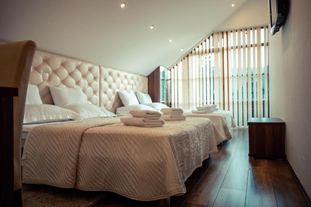 Posteľ alebo postele v izbe v ubytovaní Golden Lakes Rooms