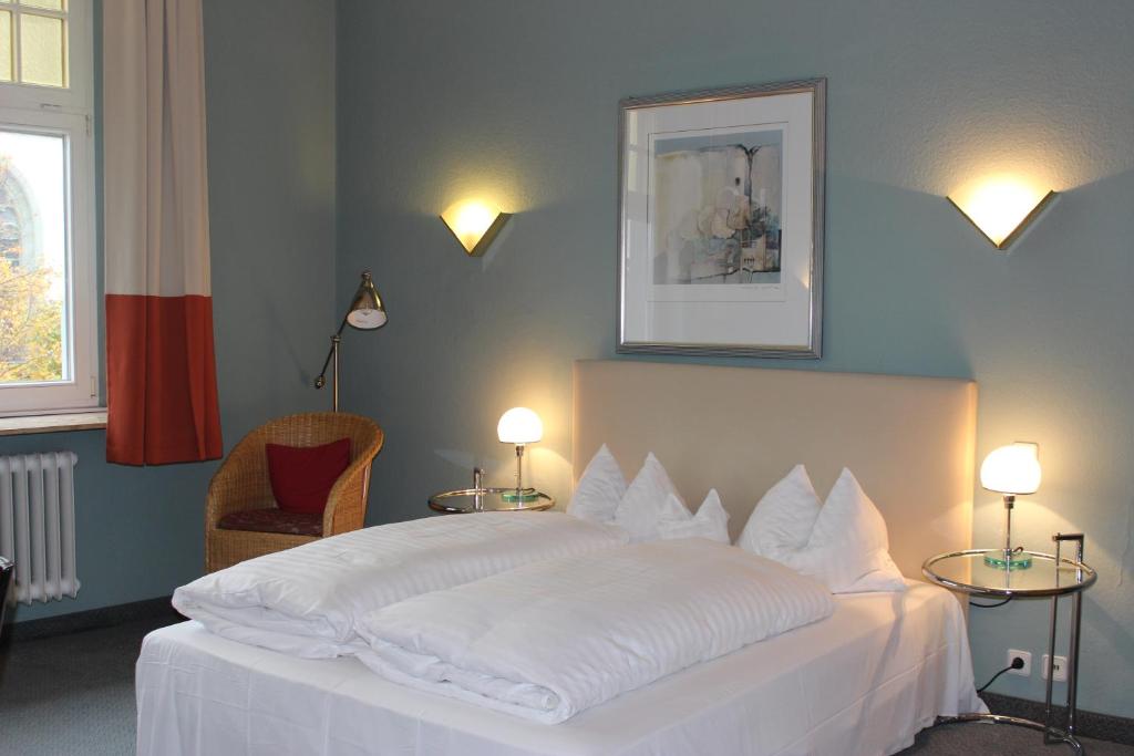 Postel nebo postele na pokoji v ubytování Hotel Drei Kronen