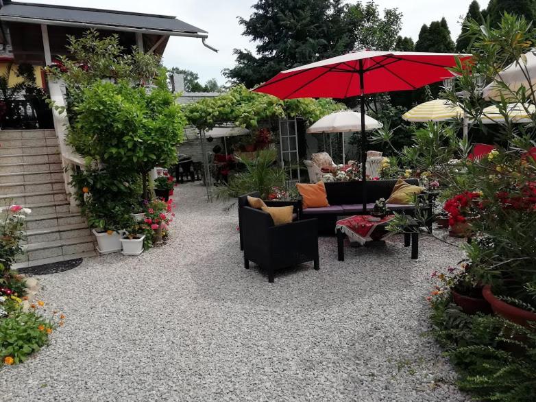 A garden outside Ilona Kis Kastély Panzió