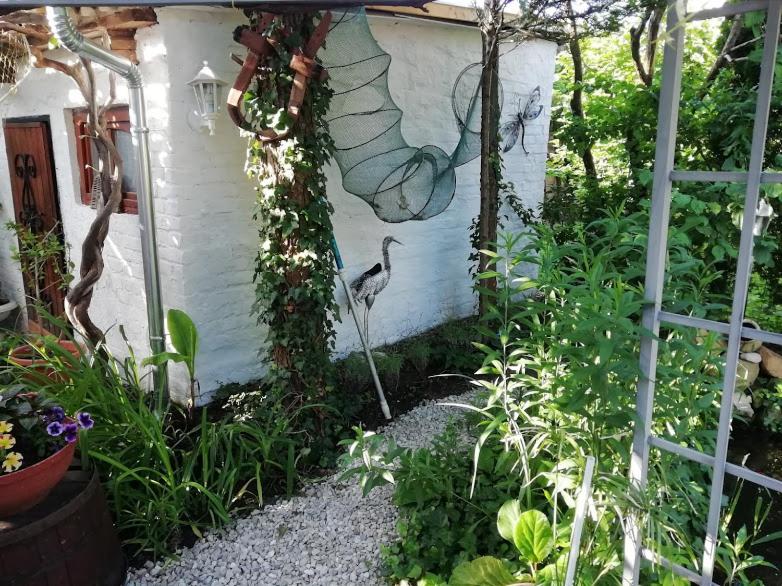 A garden outside Ilona Kis Kastély Panzió