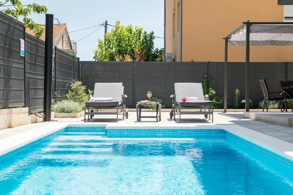 NEW apartment with POOL near center WITH 2 PARKING, Centola, Croatia