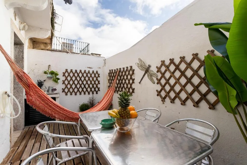 Estrela Patio One-Bedroom Apartment w/ Patio - by LU Holidays, Amadora, Portugal
