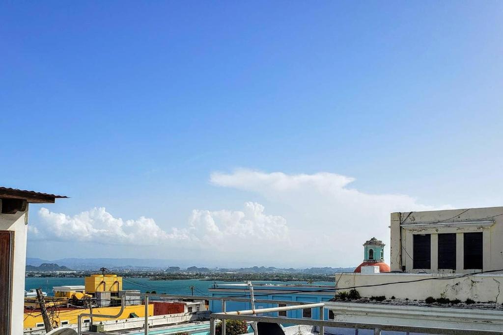 een uitzicht op een haven met boten in het water bij KASA Roof Top 5 1 Bed 1 Bath for 2 Guests AMAZING Views Old San Juan in San Juan