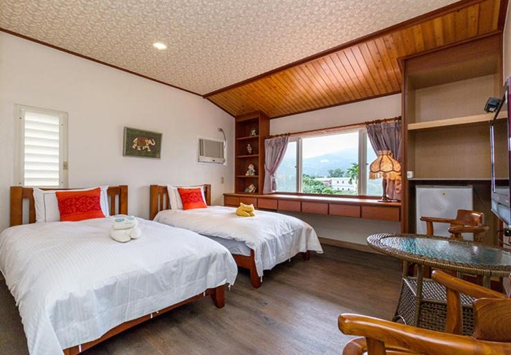 Una cama o camas en una habitación de GuiZhuLin B&B