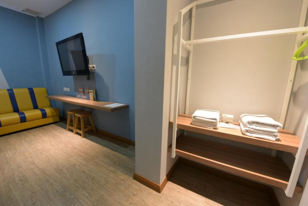 TV a/nebo společenská místnost v ubytování Kama Hotel