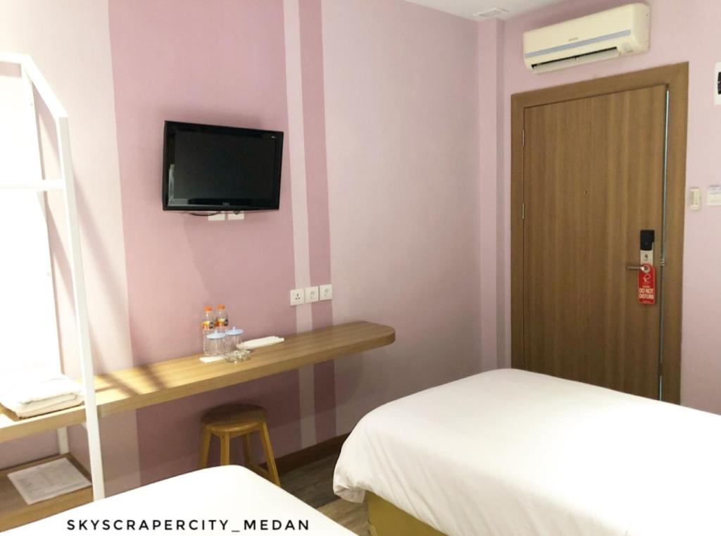 TV a/nebo společenská místnost v ubytování Kama Hotel