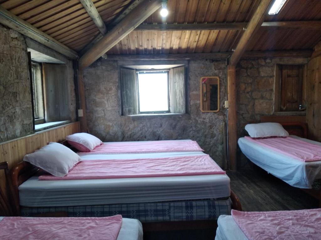 Postel nebo postele na pokoji v ubytování Chin -Be Village Cafe & Homestay