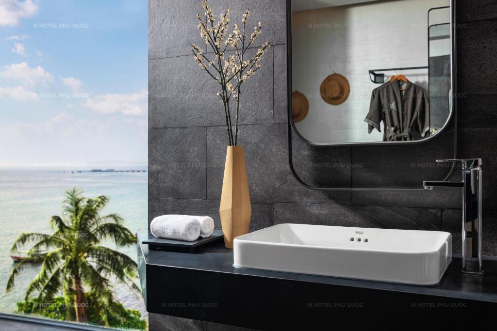 M Hotel Phu Quoc - 12
