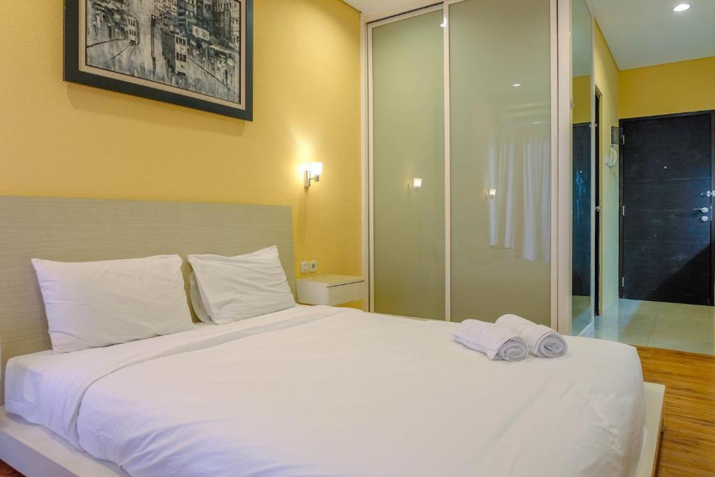 Minimalist Style Studio Apartment at Tamansari Semanggi By Travelio - Appartement Met één Slaapkamer