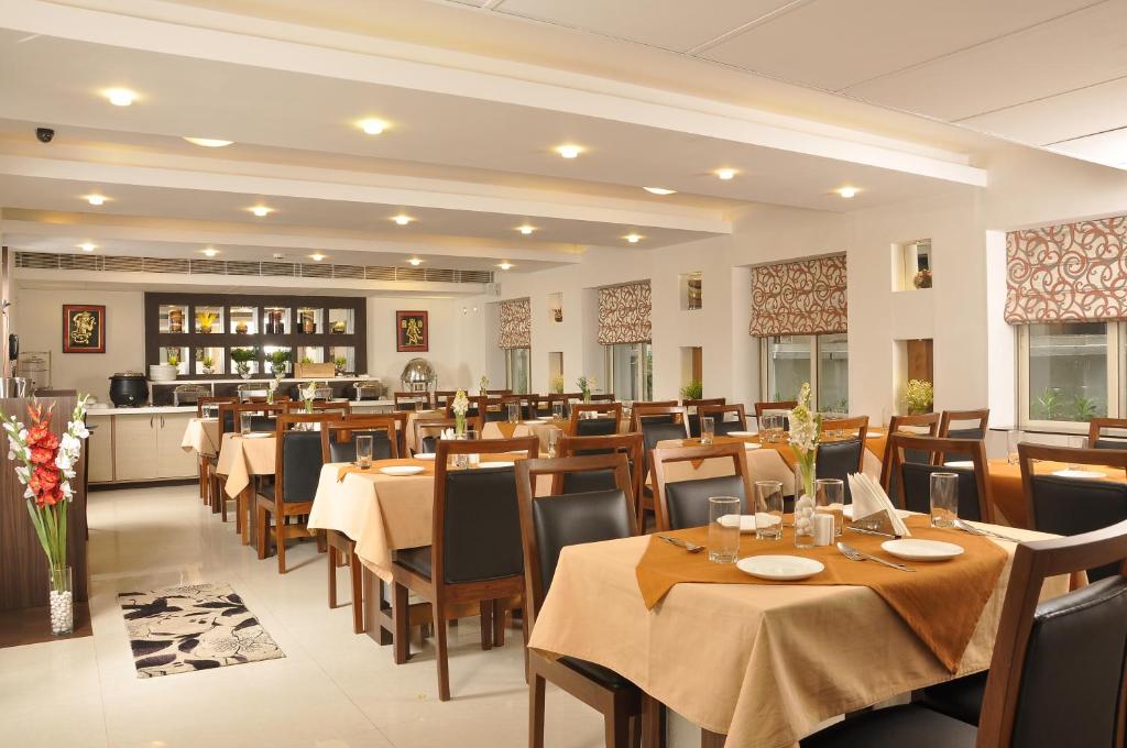 Restaurace v ubytování Hotel Niharika