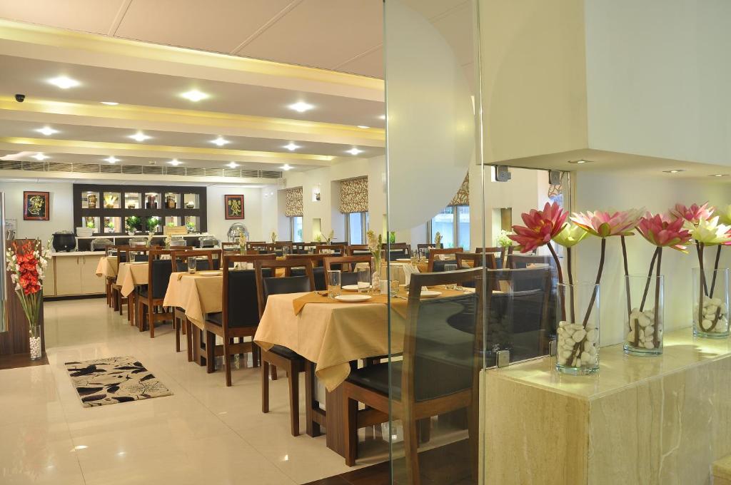 Restaurace v ubytování Hotel Niharika