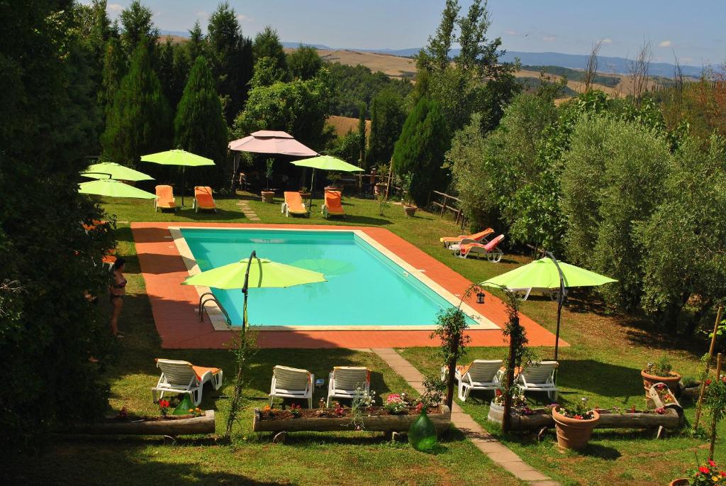 Bazén v ubytovaní Agriturismo la Nicchia alebo v jeho blízkosti