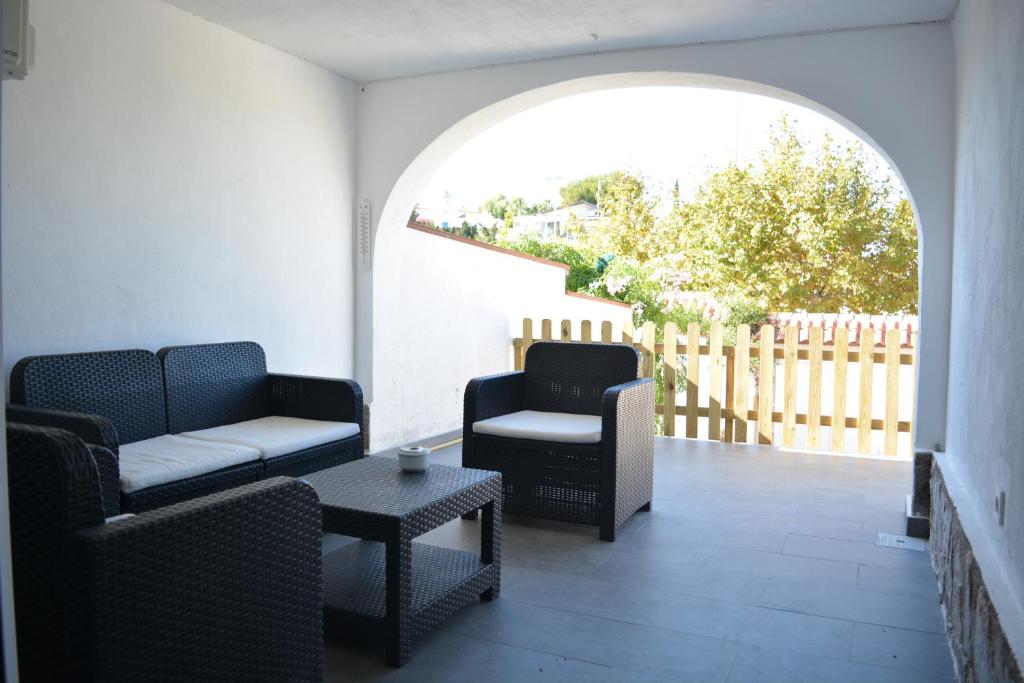 Posezení v ubytování Lovely bungalow for four close to beach and city in Torrevieja